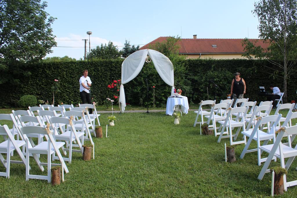 Penzión Zlatý Dukát Zvolenská Slatina Exterior foto